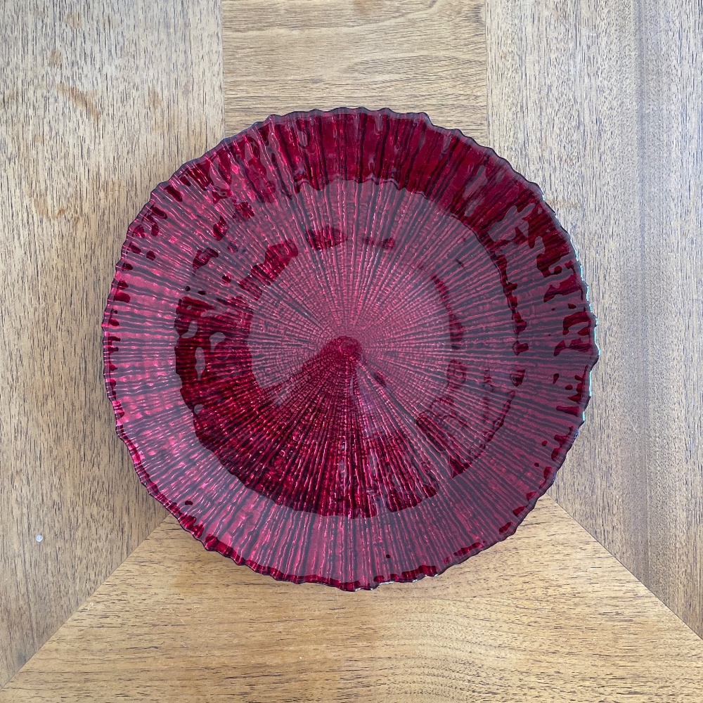 Set of 8 Red Starburst Dinner Plates